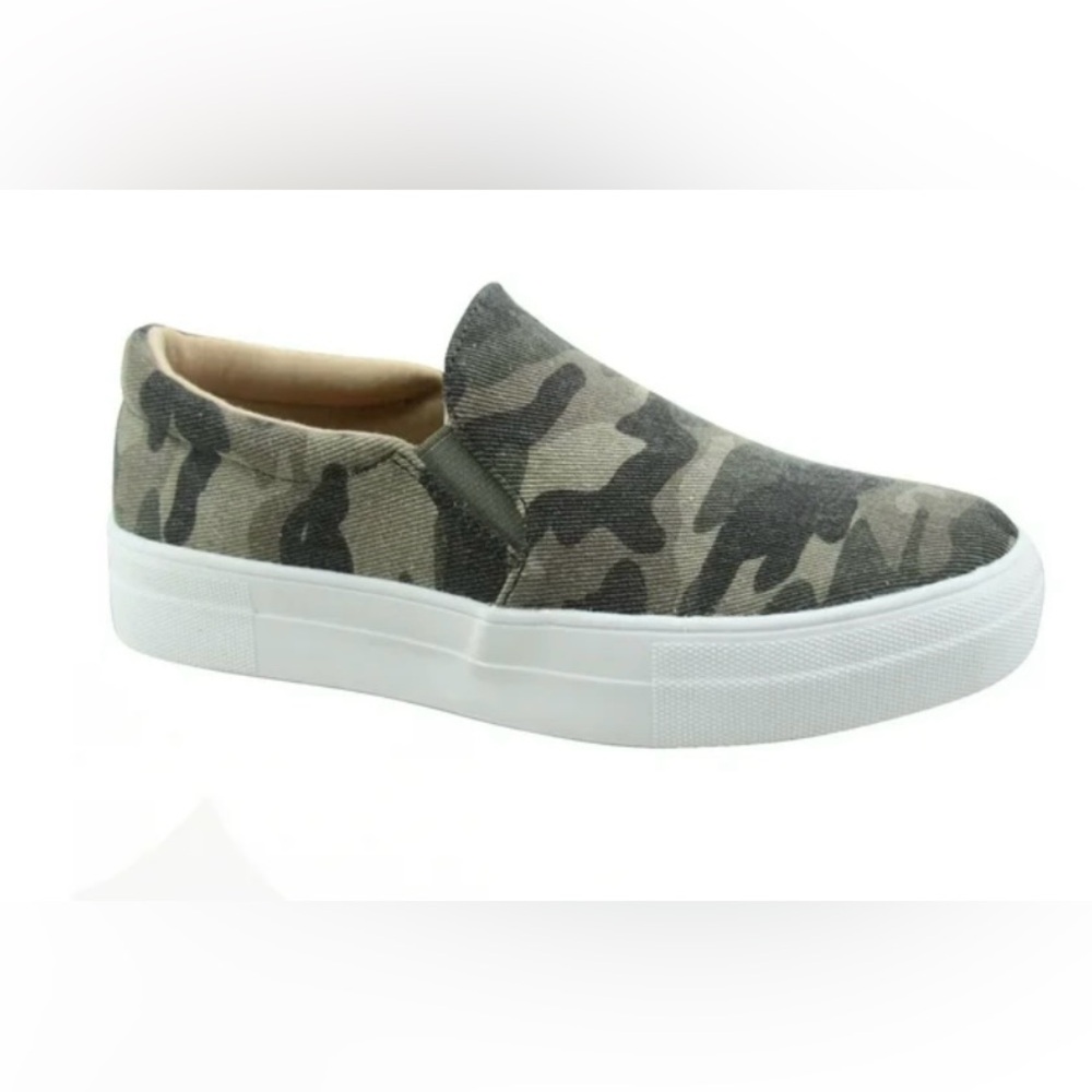 Soda Camouflage Slip On sneakers shoes Size 8